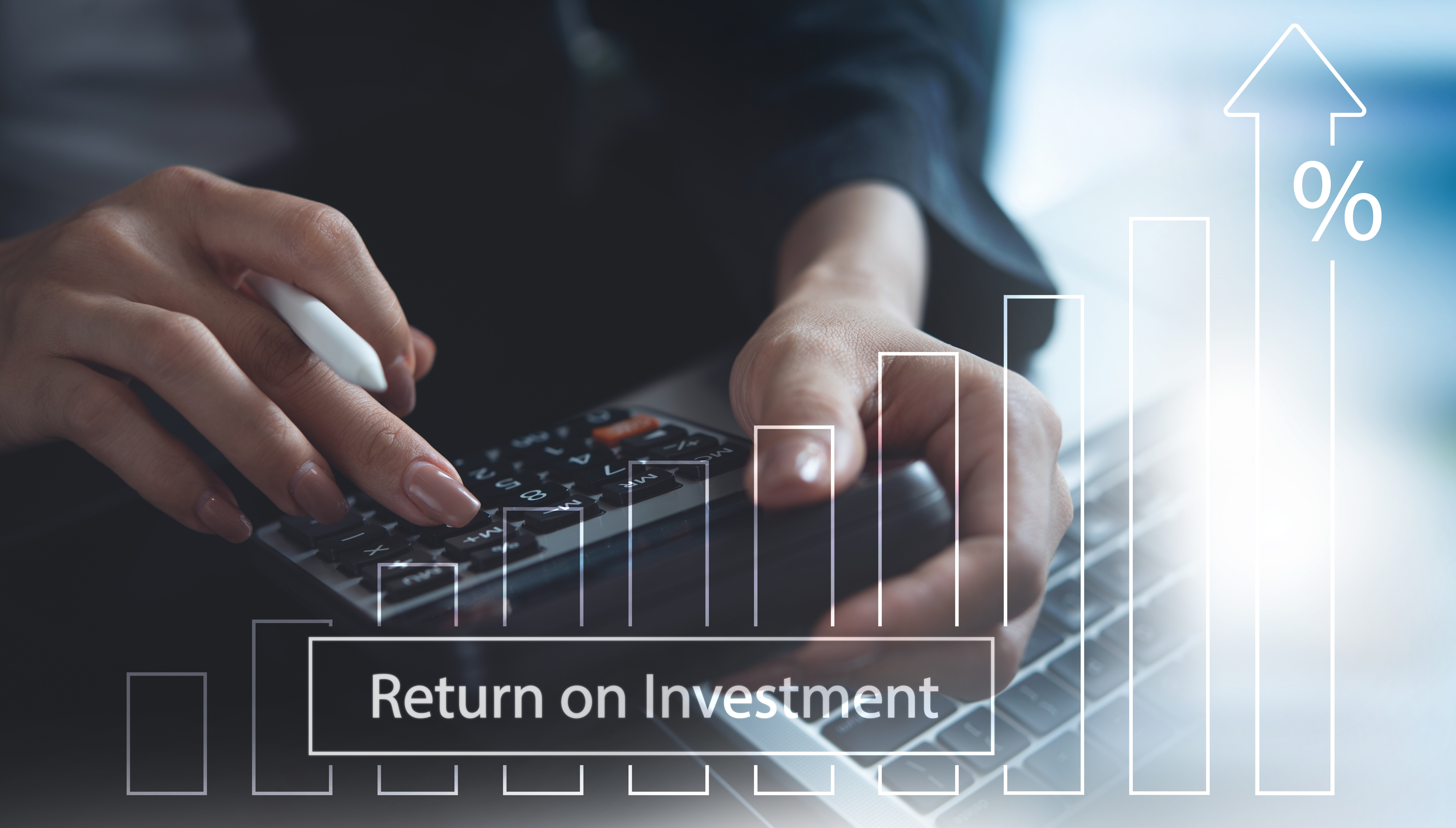 電卓で計算している画像